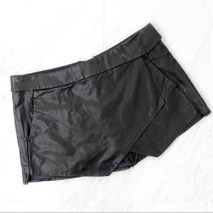 Aritzia- Talula Black Poly Berklee Skort Size 8.